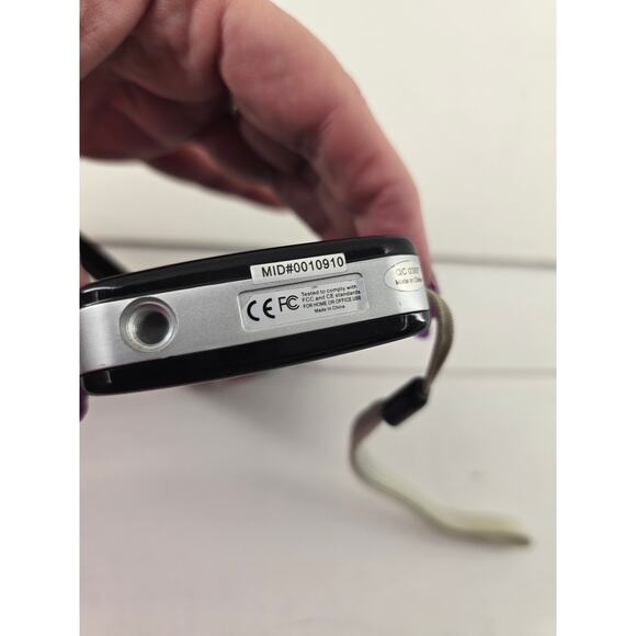 Vivitar DVR-410 Compact Digital Video Camera 180° LCD Flip Screen - Picture 4 of 4